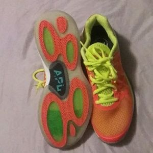 APL Shoe